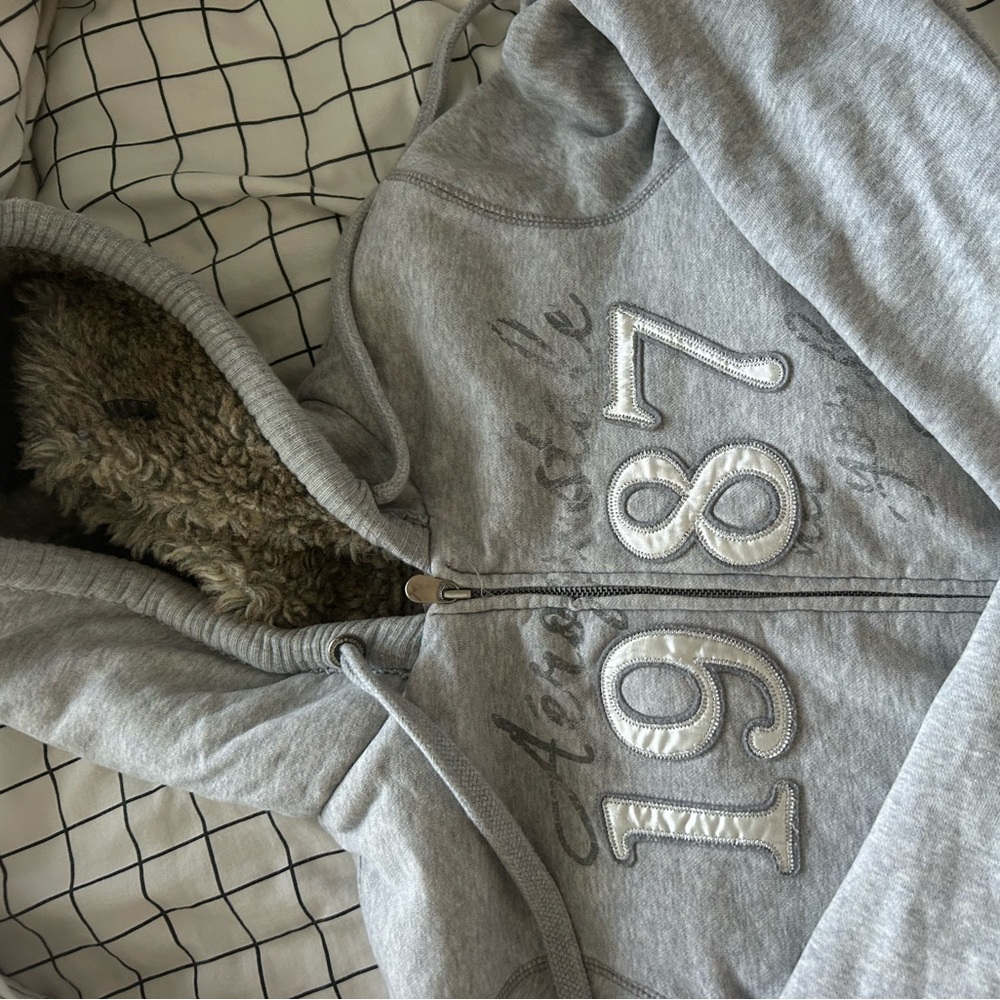 2000s aerostople fur zip up